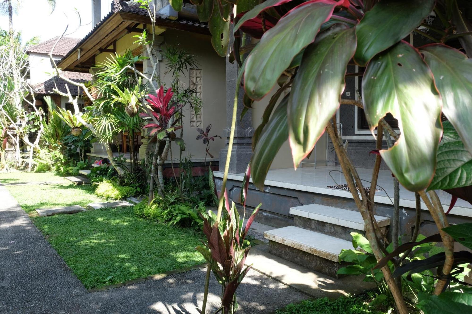 Suastika Guest House Ubud Экстерьер фото