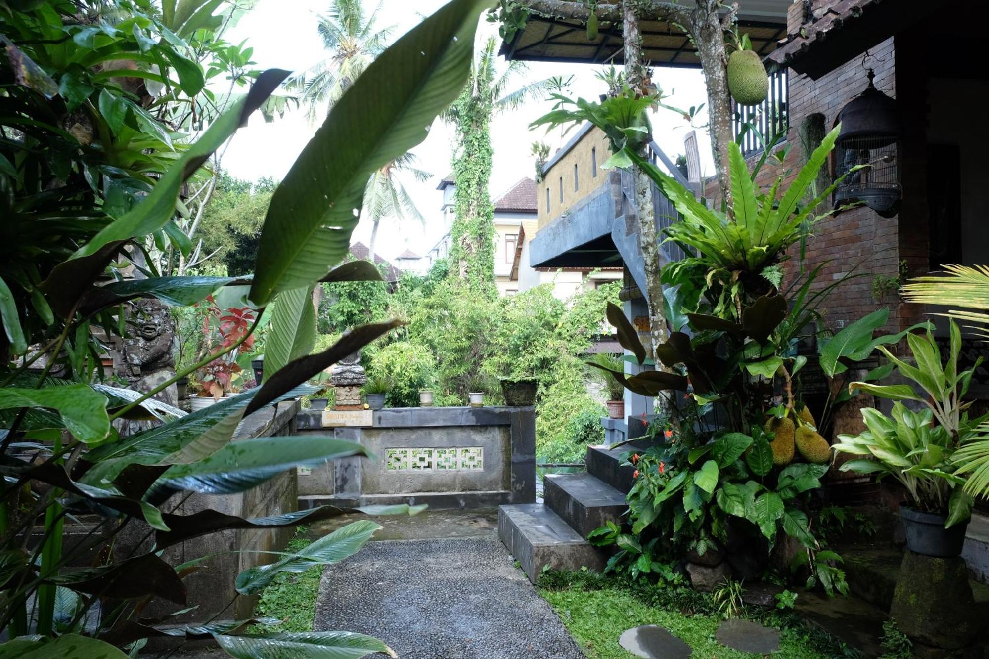Suastika Guest House Ubud Экстерьер фото