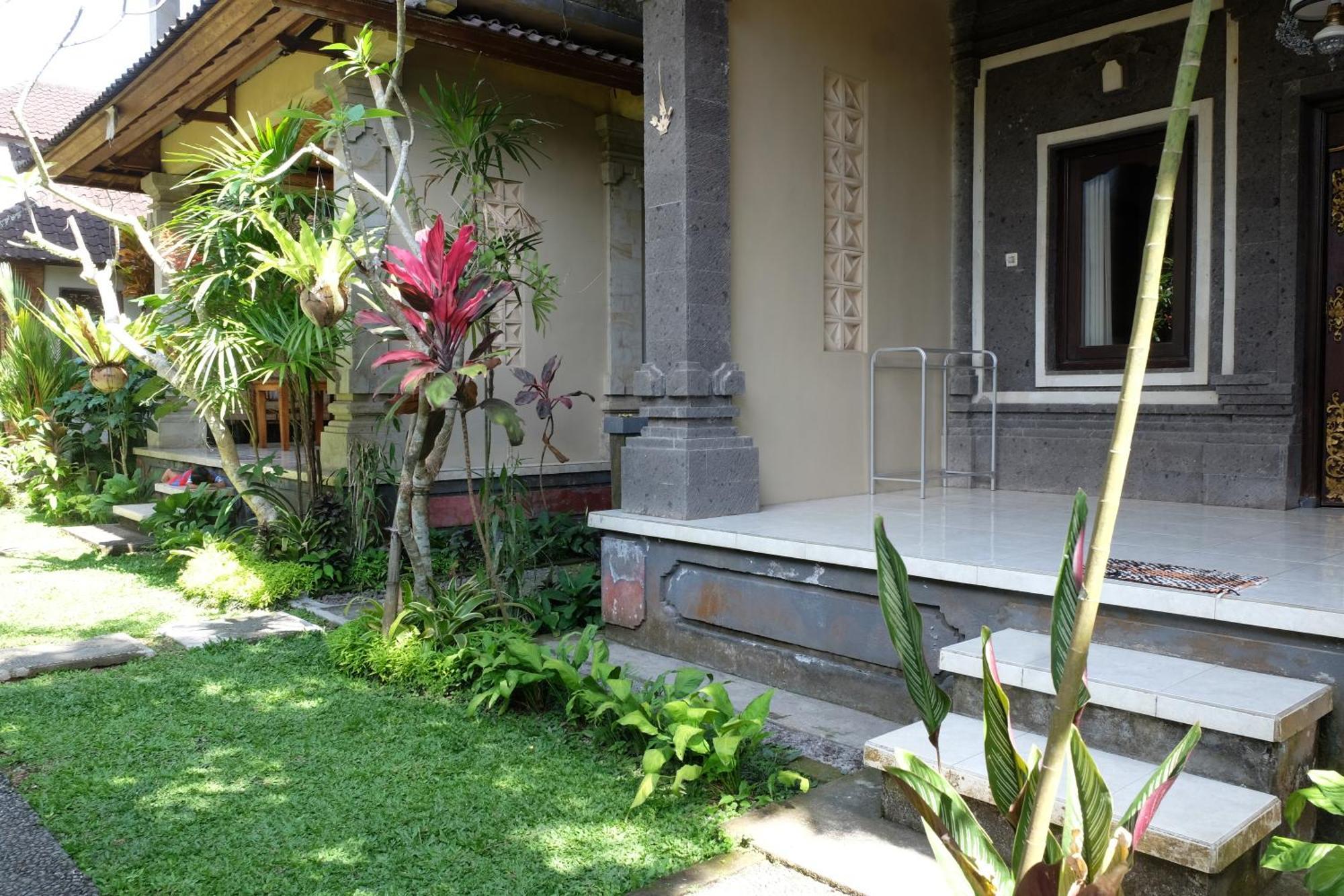 Suastika Guest House Ubud Экстерьер фото