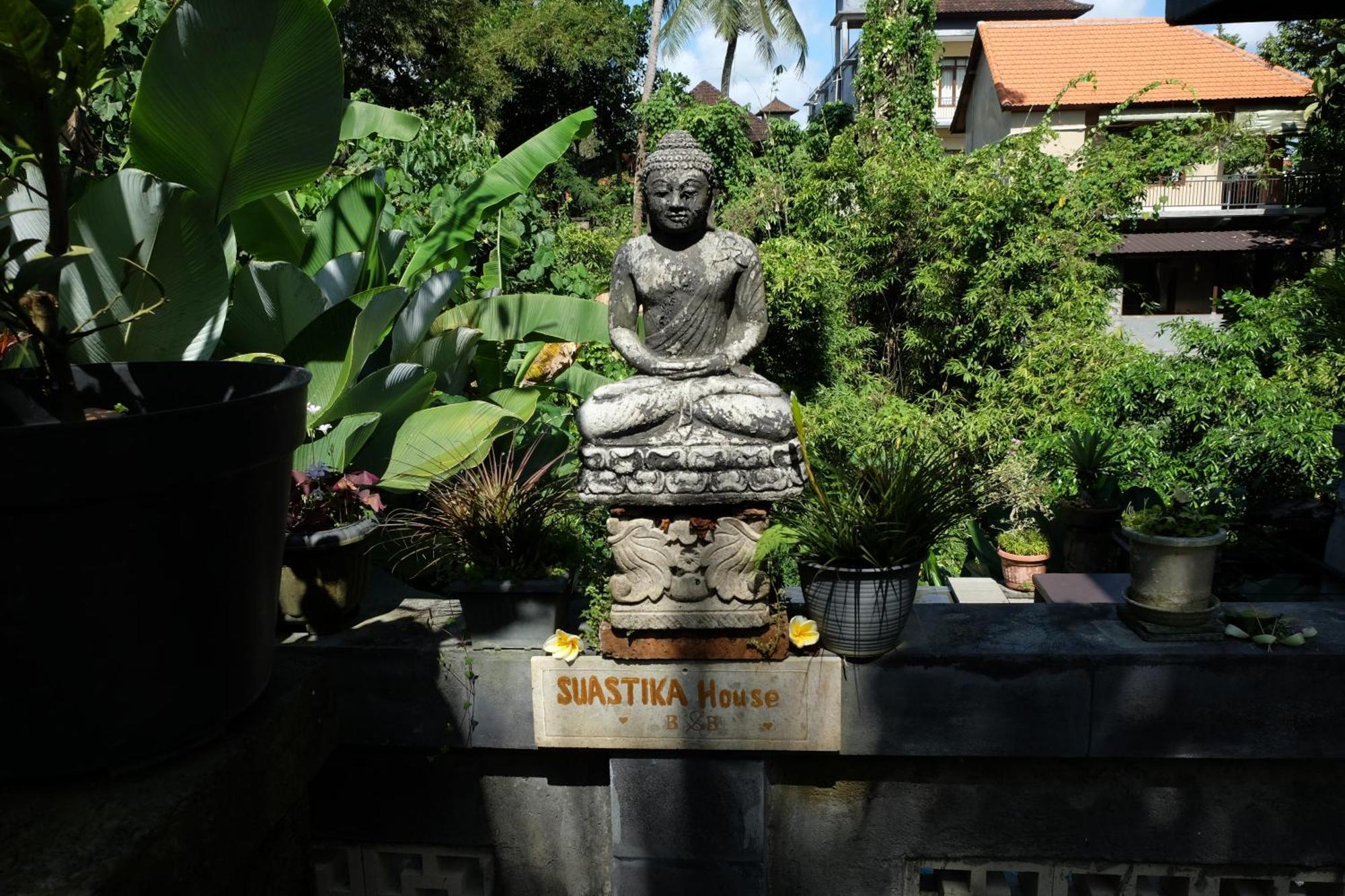 Suastika Guest House Ubud Экстерьер фото