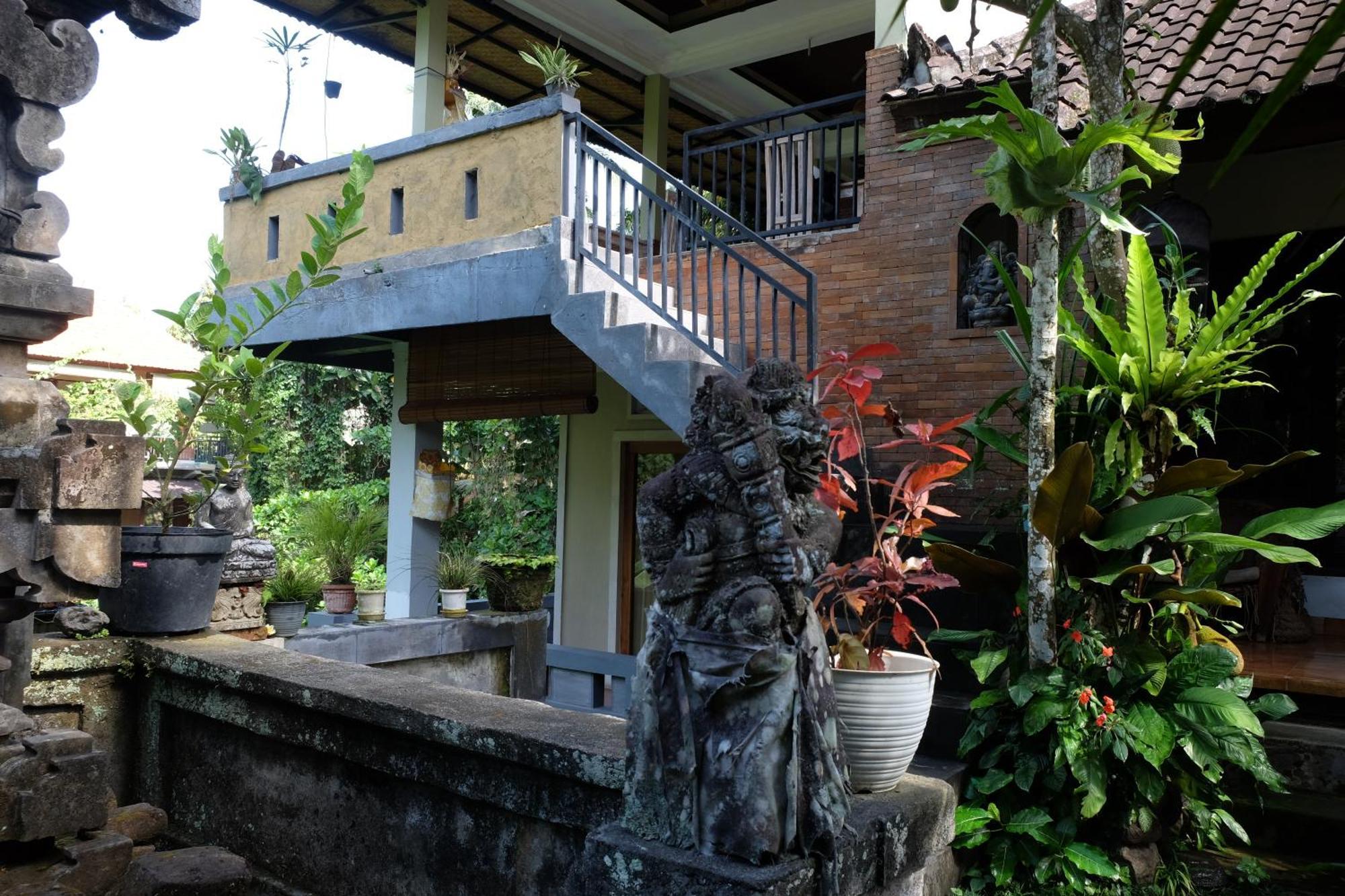 Suastika Guest House Ubud Экстерьер фото